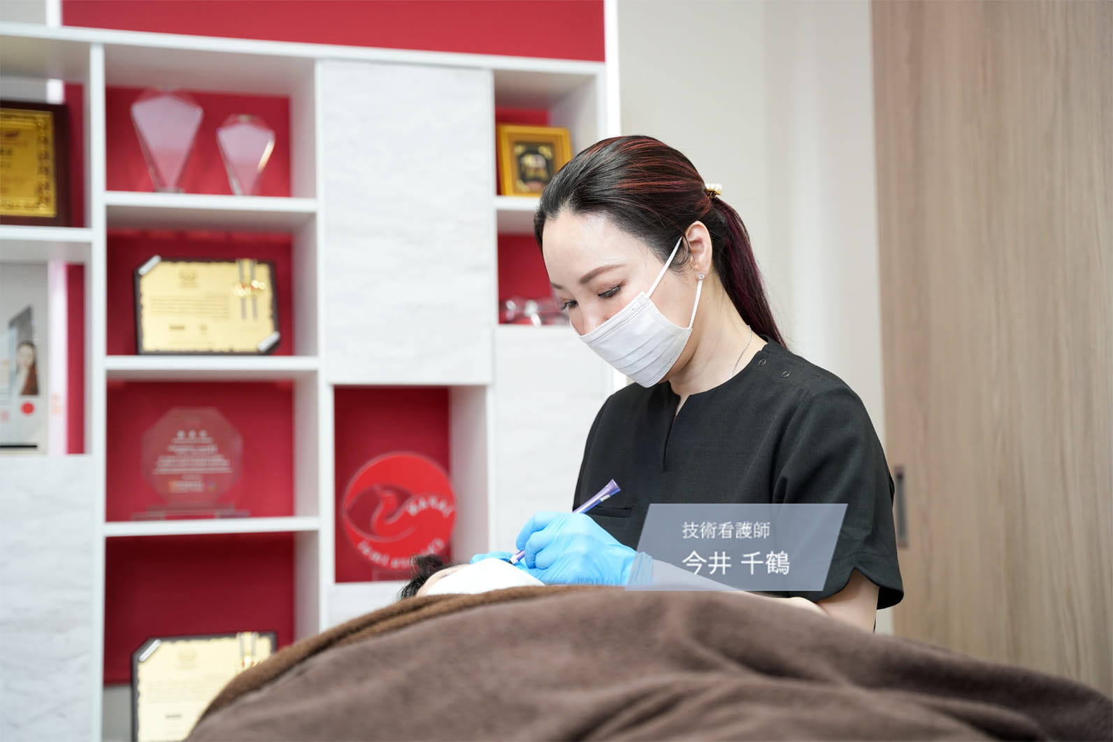 今井先生が施術中の画像